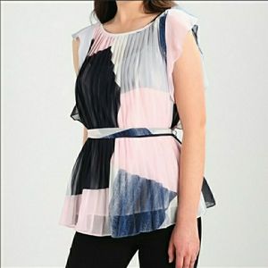 Banana Republic Small ruffle sleeveless blouse 👚